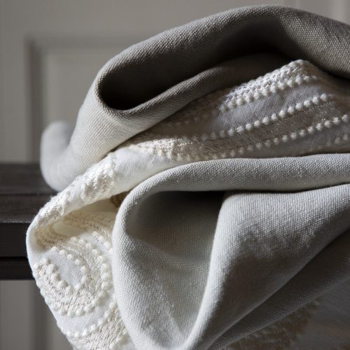 Lin brodé Byzance craie