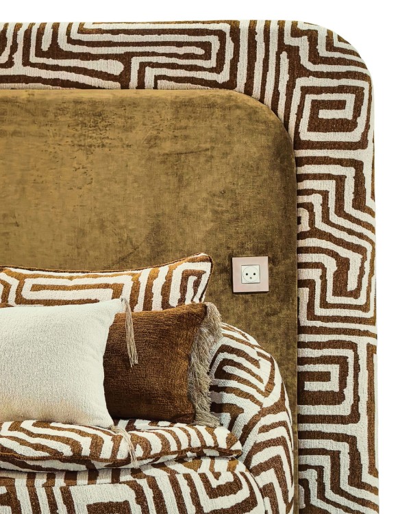 Tête de lit en velours sur mesure avec tissu graphique Berengere Leroy