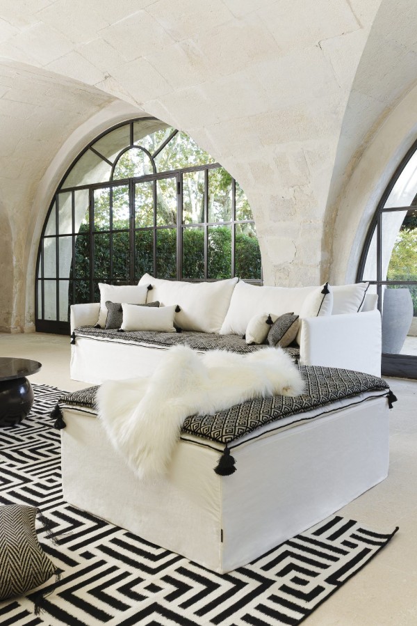 Votre Canapé Haute Couture 1 Canapé haute couture Berengere Leroy dans un salon voûté