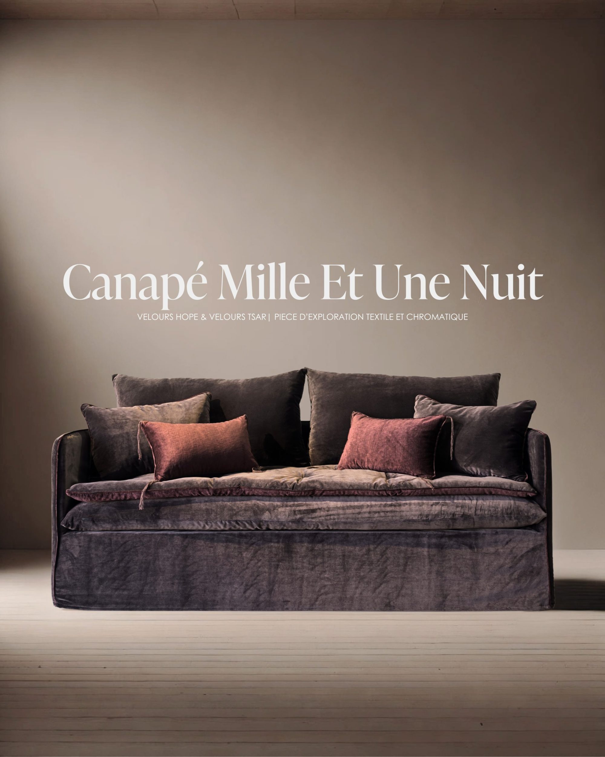 Canapé Mille Et Une Nuit 200 cm en velours Hope Dark Chocolat et velours Tsar Burgundy / Pièce d'exploration textile et chromatique